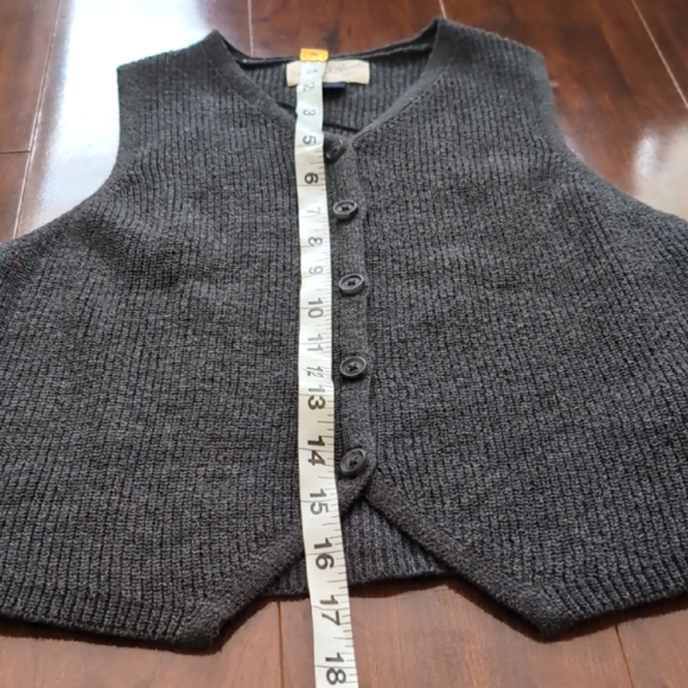 Universal Thread Women's Button-Front Sweater Vest - Picture 4 of 7